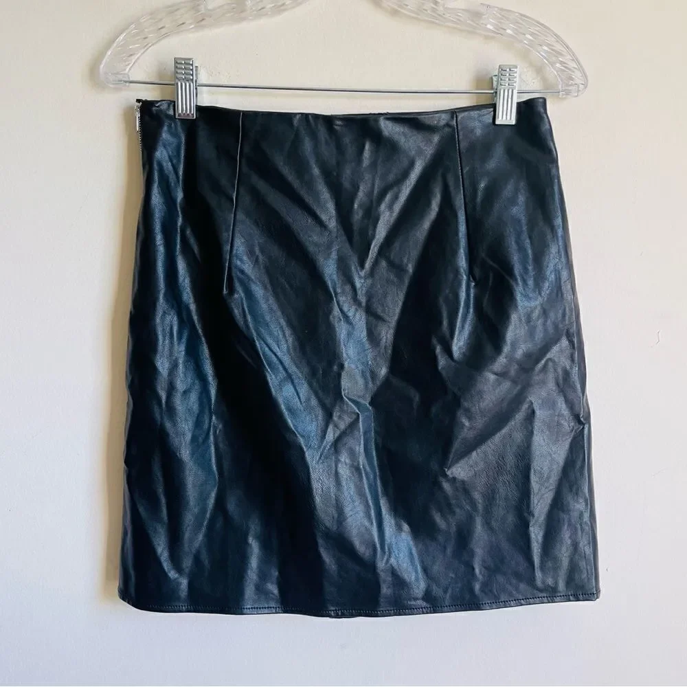 LUMIÉRE Black PU Leather Zipper Mini Skirt Small